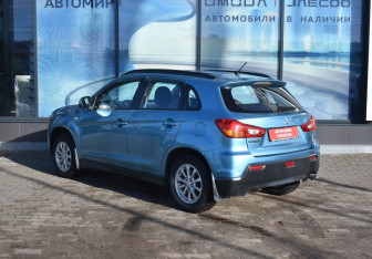 Подержанный автомобиль Mitsubishi ASX 2012 года (7 фото)