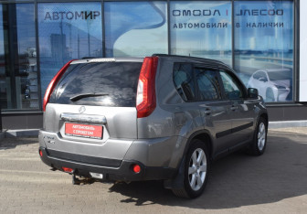 Подержанный автомобиль Nissan X-Trail 2011 года (5 фото)