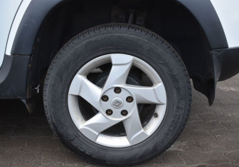 Подержанный автомобиль Renault Duster 2013 года (9 фото)