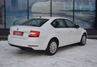Подержанный автомобиль Skoda Octavia Liftback 2018 года (5 фото)