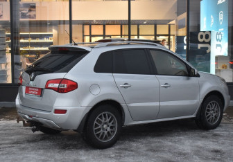 Подержанный автомобиль Renault Koleos 2011 года (5 фото)