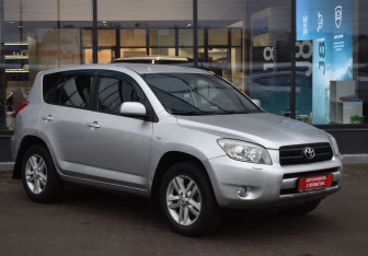 Подержанный автомобиль Toyota RAV4 2006 года (3 фото)