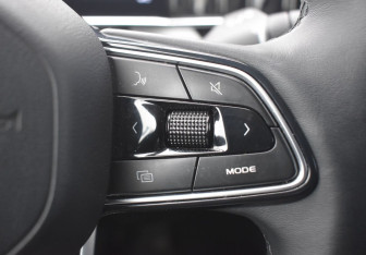 Подержанный автомобиль Geely Atlas 2024 года (15 фото)