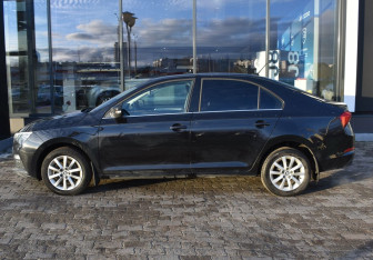 Подержанный автомобиль Skoda Rapid Liftback 2022 года (8 фото)