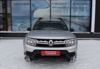 Подержанный автомобиль Renault Duster 2015 года (2 фото)