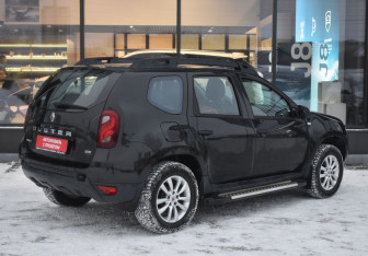 Подержанный автомобиль Renault Duster 2017 года (5 фото)