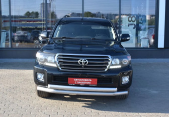 Подержанный автомобиль Toyota Land Cruiser Suv 2014 года (2 фото)