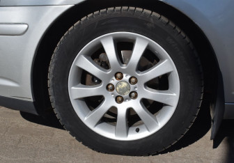 Подержанный автомобиль Toyota Avensis Sedan 2006 года (9 фото)