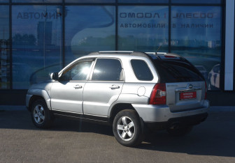 Подержанный автомобиль Kia Sportage 2009 года (7 фото)