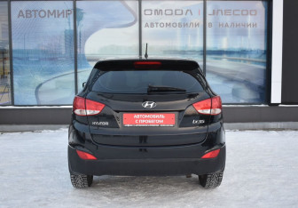 Подержанный автомобиль Hyundai ix35 2011 года (6 фото)