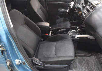 Подержанный автомобиль Mitsubishi ASX 2012 года (10 фото)
