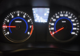 Подержанный автомобиль Hyundai Solaris Sedan 2011 года (13 фото)