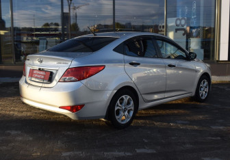 Подержанный автомобиль Hyundai Solaris Sedan 2015 года (5 фото)