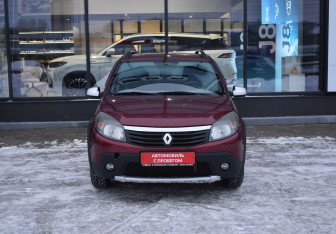 Подержанный автомобиль Renault Sandero 2012 года (2 фото)