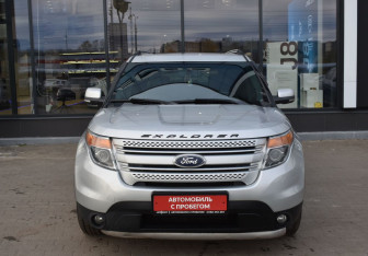 Подержанный автомобиль Ford Explorer 2013 года (2 фото)