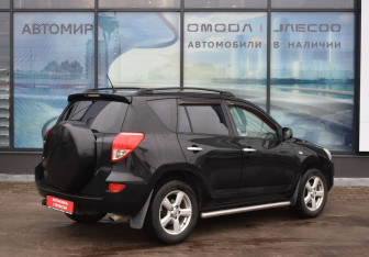 Подержанный автомобиль Toyota RAV4 2007 года (5 фото)