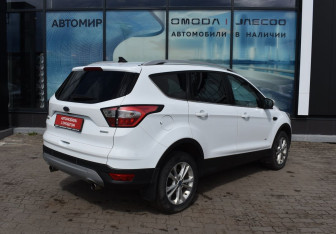 Подержанный автомобиль Ford Kuga 2018 года (5 фото)