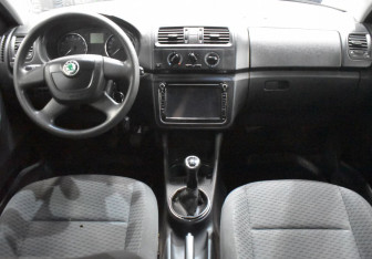 Подержанный автомобиль Skoda Fabia Wagon 2010 года (12 фото)