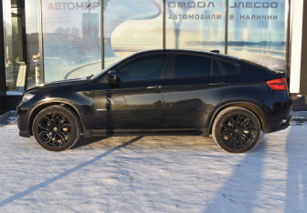 Подержанный автомобиль BMW X6 2013 года (8 фото)