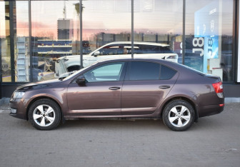 Подержанный автомобиль Skoda Octavia Liftback 2015 года (8 фото)