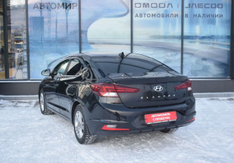 Подержанный автомобиль Hyundai Elantra Sedan 2019 года (7 фото)