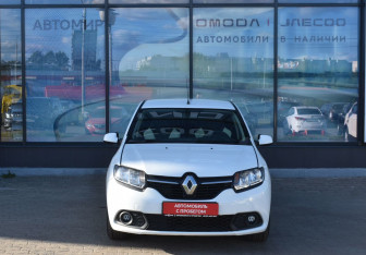 Подержанный автомобиль Renault Sandero 2017 года (2 фото)