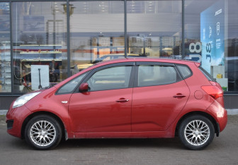 Подержанный автомобиль Kia Venga 2013 года (8 фото)