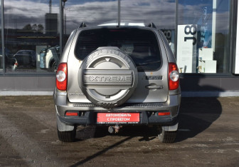 Подержанный автомобиль Chevrolet Niva 2010 года (6 фото)