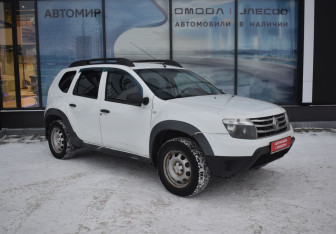 Подержанный автомобиль Renault Duster 2015 года (3 фото)
