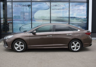 Подержанный автомобиль Hyundai Sonata 2017 года (8 фото)