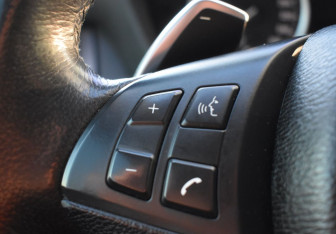 Подержанный автомобиль BMW X6 2013 года (13 фото)