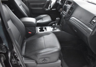 Подержанный автомобиль Mitsubishi Pajero 2013 года (10 фото)