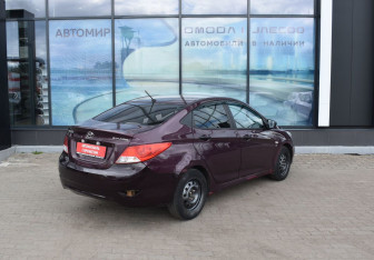 Подержанный автомобиль Hyundai Solaris Sedan 2012 года (5 фото)