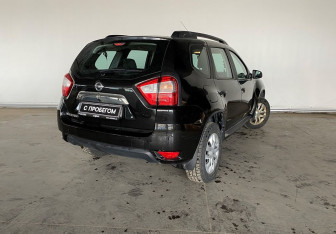 Подержанный автомобиль Nissan Terrano 2017 года (4 фото)