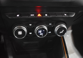 Подержанный автомобиль Renault Duster 2021 года (13 фото)