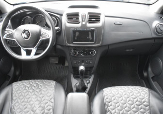 Подержанный автомобиль Renault Logan Sedan 2019 года (12 фото)