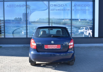 Подержанный автомобиль Skoda Fabia Hatchback 2014 года (6 фото)