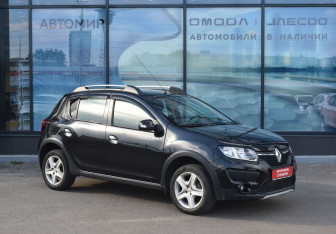 Подержанный автомобиль Renault Sandero 2017 года (3 фото)