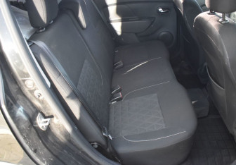 Подержанный автомобиль Renault Sandero 2017 года (11 фото)