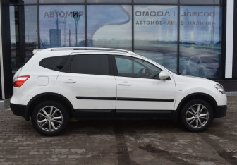 Подержанный автомобиль Nissan Qashqai+2 2013 года (4 фото)
