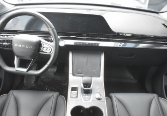 Подержанный автомобиль Omoda C5 2024 года (12 фото)