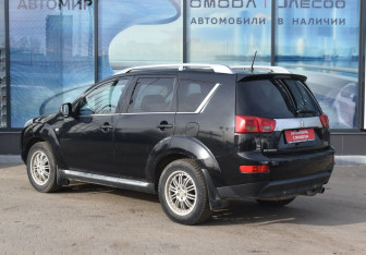 Подержанный автомобиль Peugeot 4007 2008 года (7 фото)