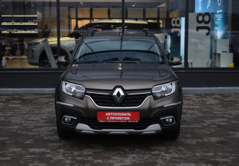 Подержанный автомобиль Renault Sandero 2018 года (2 фото)