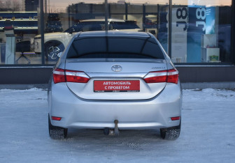 Подержанный автомобиль Toyota Corolla Sedan 2016 года (6 фото)