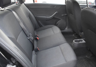 Подержанный автомобиль Skoda Rapid Liftback 2014 года (11 фото)