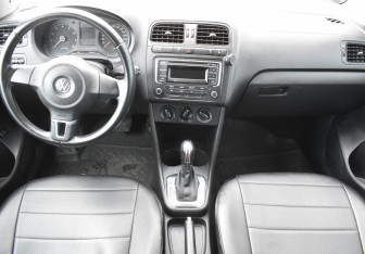 Подержанный автомобиль Volkswagen Polo Sedan 2014 года (12 фото)