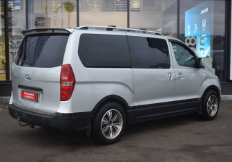 Подержанный автомобиль Hyundai Grand Starex 2008 года (5 фото)