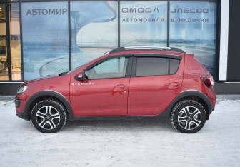 Подержанный автомобиль Renault Sandero 2014 года (8 фото)