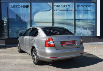 Подержанный автомобиль Skoda Octavia Liftback 2012 года (7 фото)