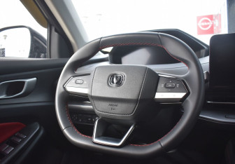 Подержанный автомобиль Changan UNI-S 2024 года (13 фото)